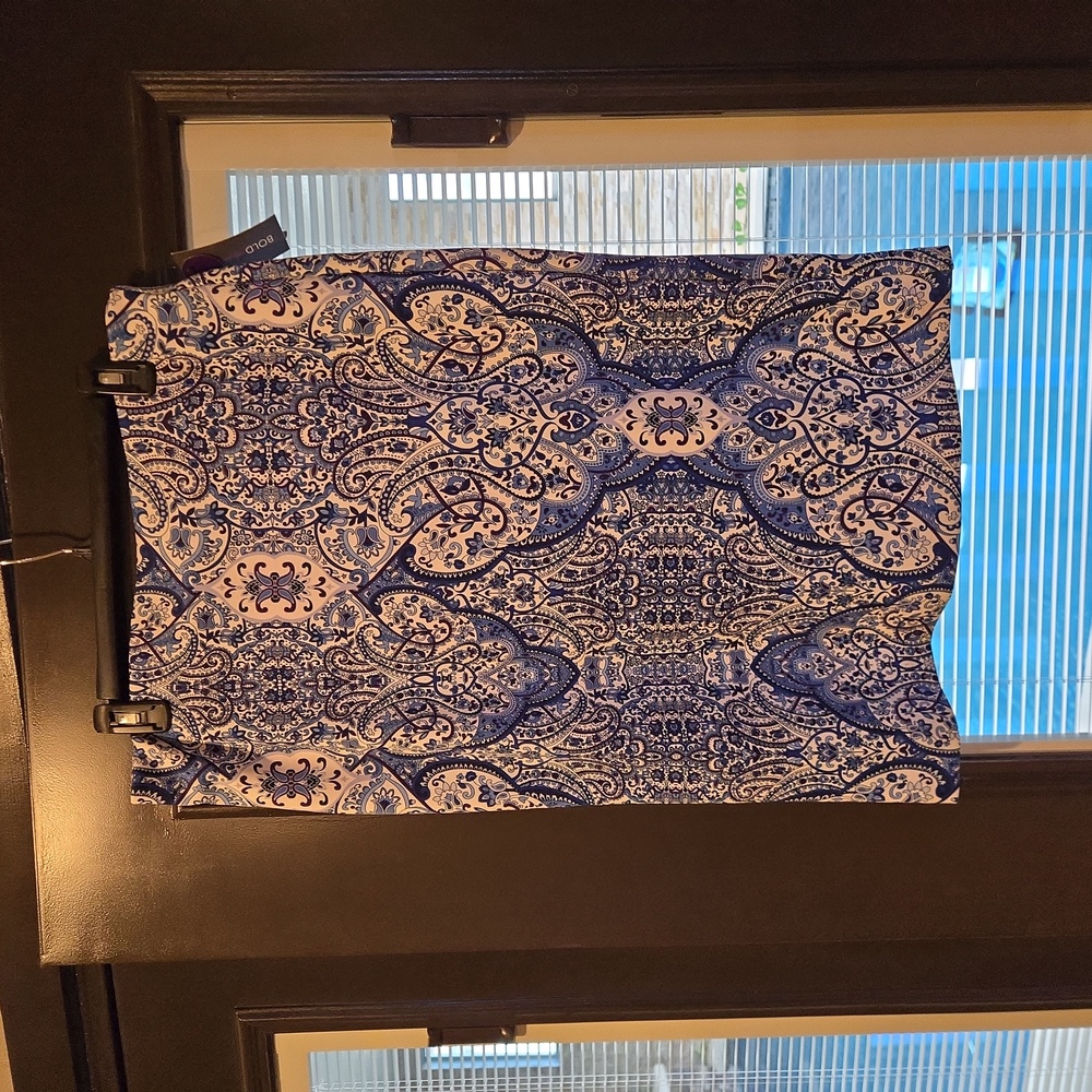 NEW GORGEOUS SKIRT